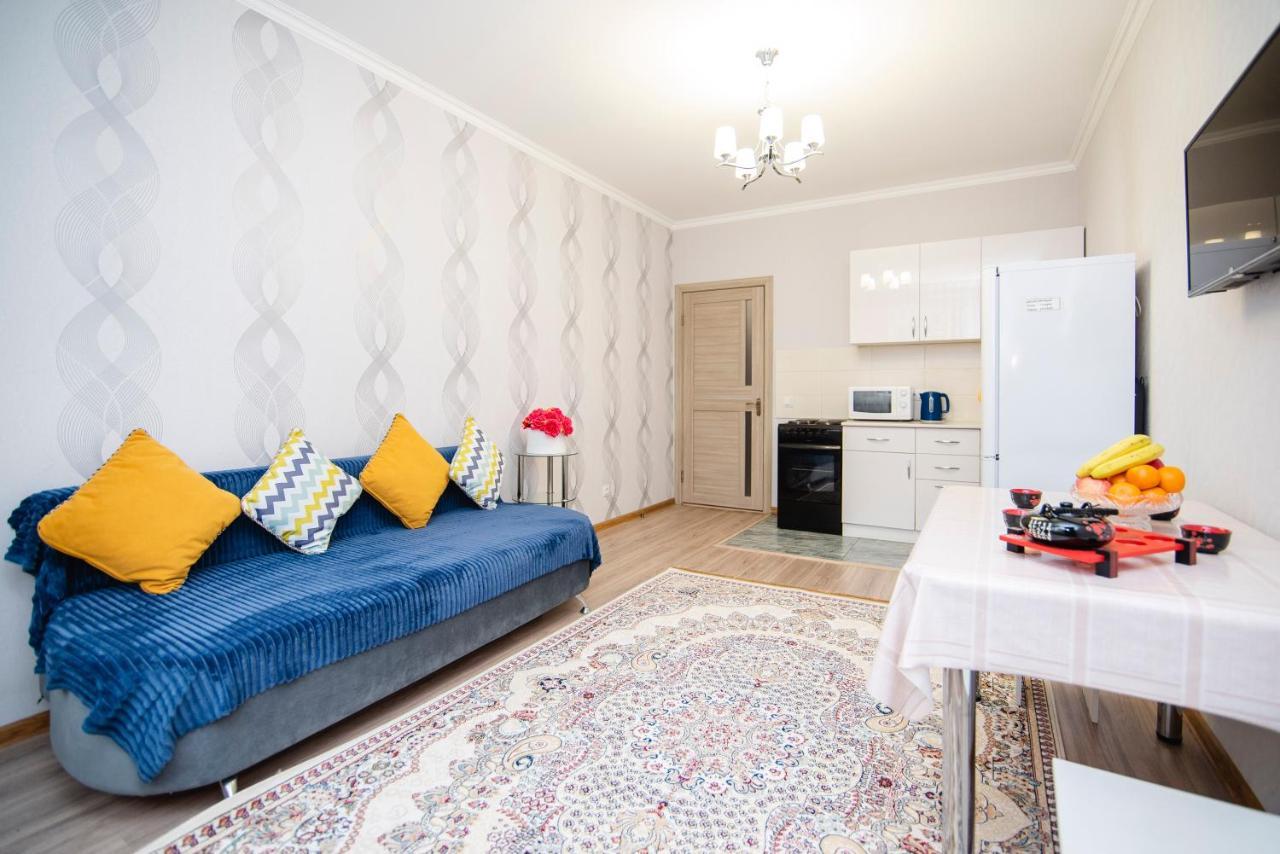Apartment Zodiak Алма Ата Екстериор снимка