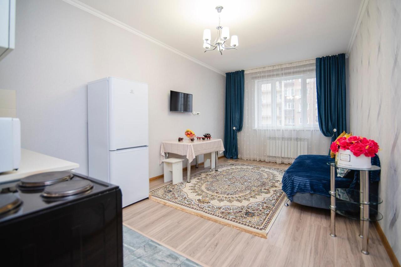 Apartment Zodiak Алма Ата Екстериор снимка