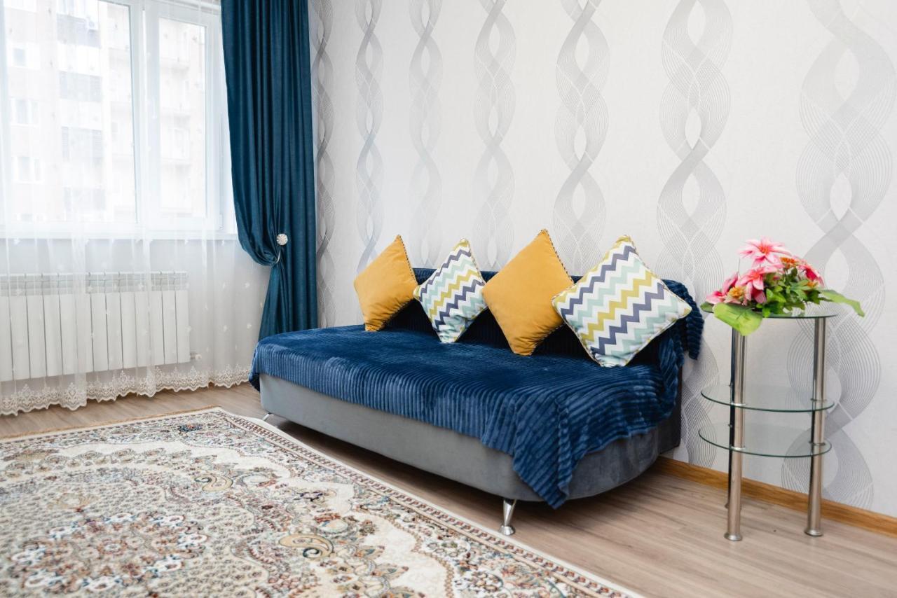 Apartment Zodiak Алма Ата Екстериор снимка