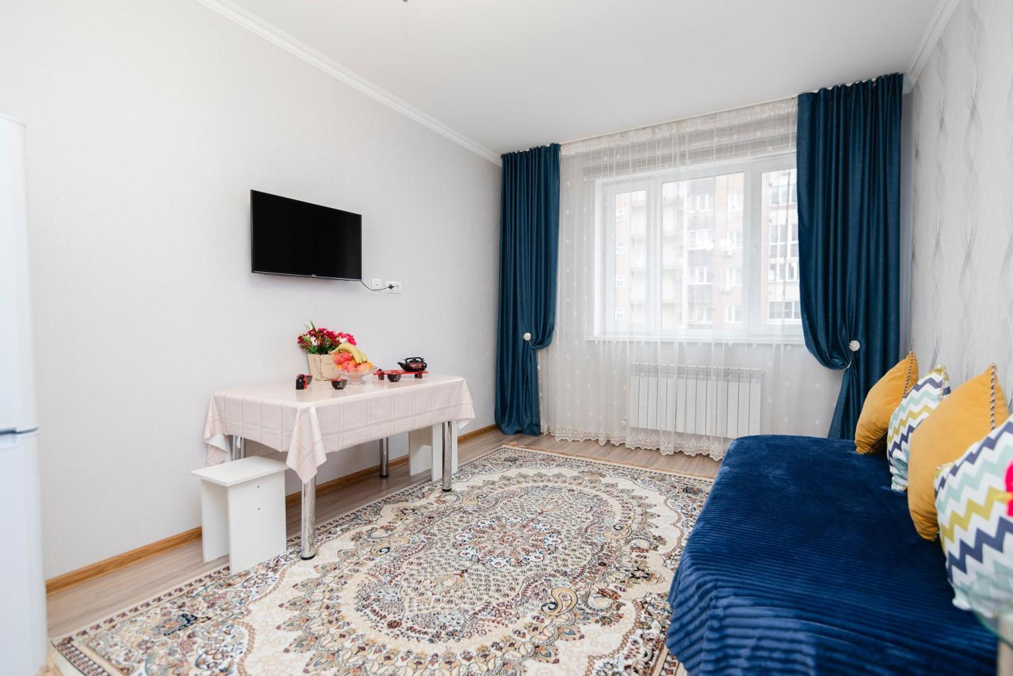Apartment Zodiak Алма Ата Екстериор снимка